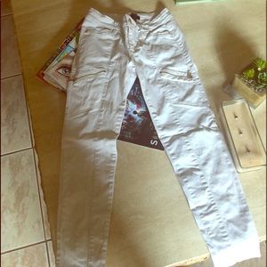 Like new white crop jeans.